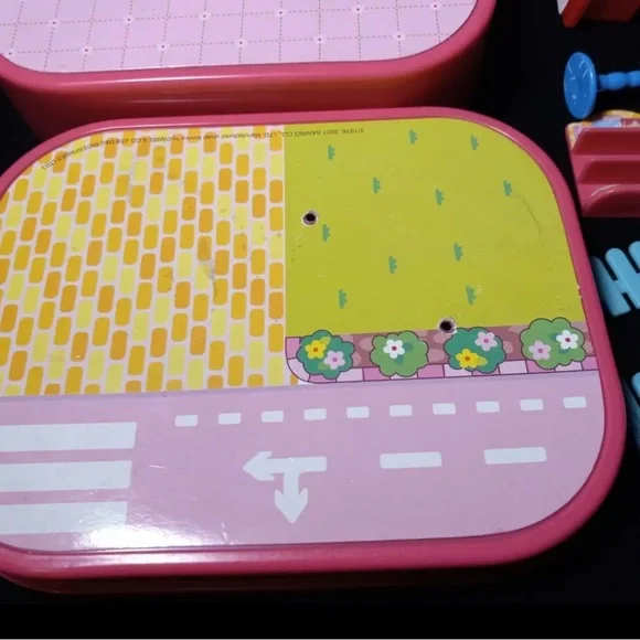 ❌SOLD❌Hello Kitty Playset With Carrying Case Sanrio 2007 Mini Play Set Toy - Picture 9 of 12